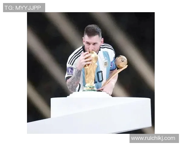 他心中渴望的足球明星梦与追逐的青春岁月