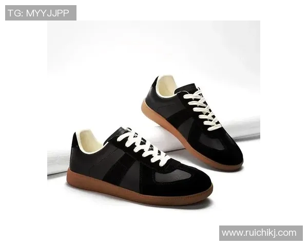 足球明星训练鞋大揭秘时尚与性能的完美结合让你也能成为场上焦点